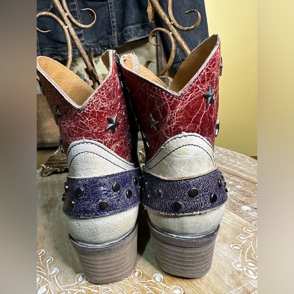 EUC Sterling River “American Flag” Distressed Creamy White/Red/Blue. Size 7 - Picture 8 of 13